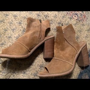 UGGS Valencia Peep Toe Bootie in Suede Size 8